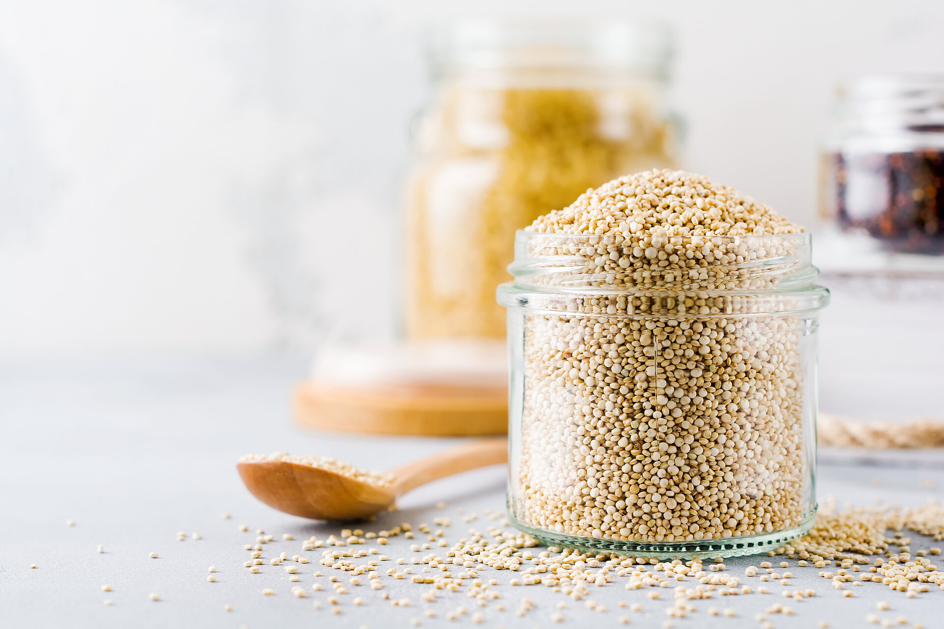 pot per quinoa op een tafel