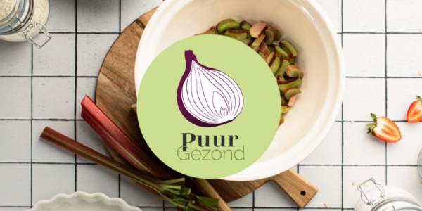 Rabarer op achtergrond van nieuwsbrief PuurGezond