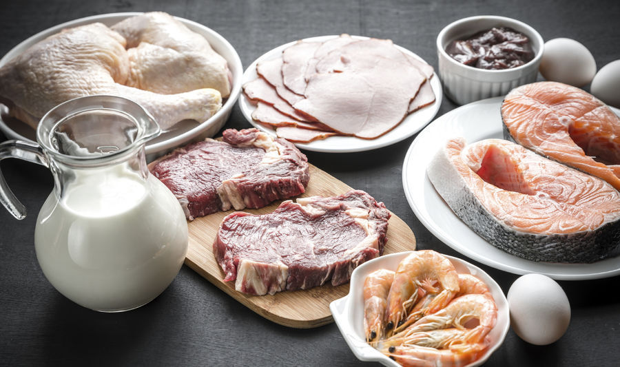Waarom bevatten enkele PuurGezond menu's meer dan de aanbevolen 125 gram vlees en vis per dag?