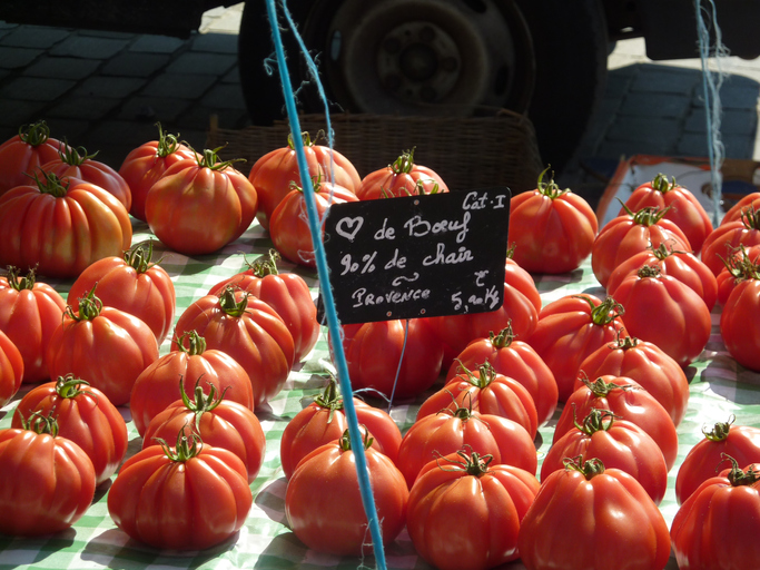 franse coeur du boeuf tomaten uitgestald