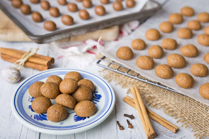 zelf gebakken kruidnootjes op bakplaat