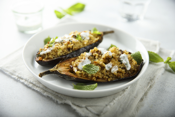 2 halve gevulde aubergines