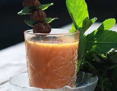 Soep van winterpeen met lamsballetjes en mint