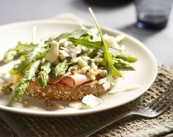 Bruchette met groene asperges