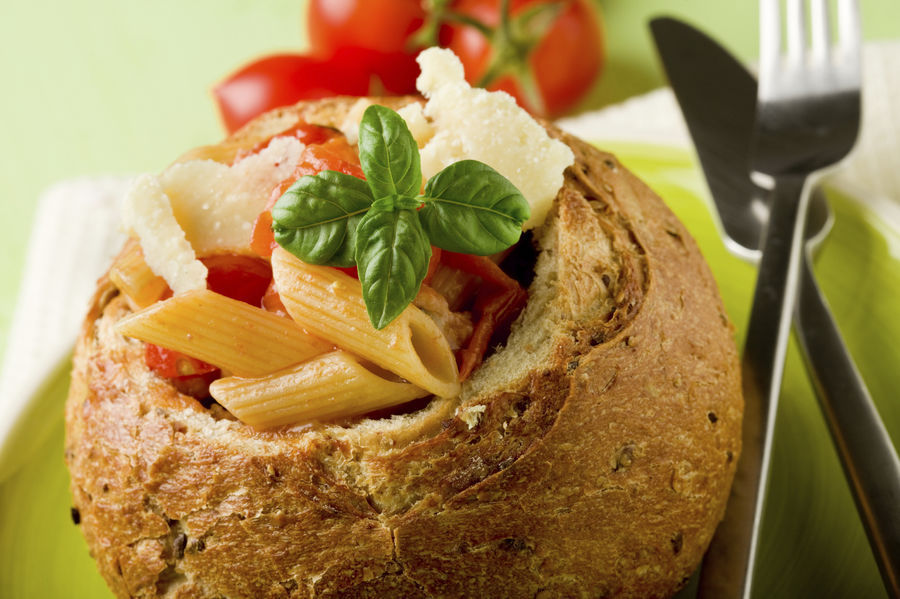 Gevuld brood met chorizosalade