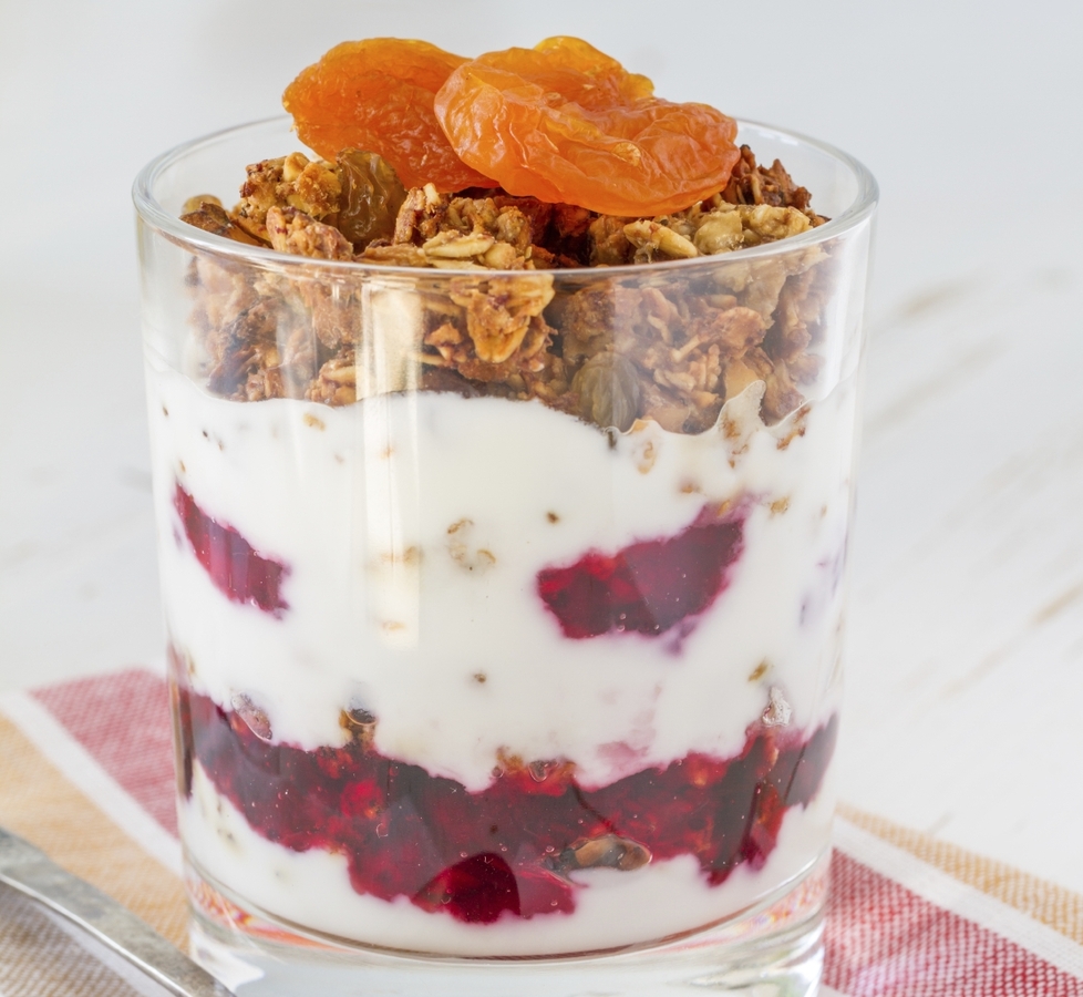 Laagjes ontbijt van Griekse yoghurt