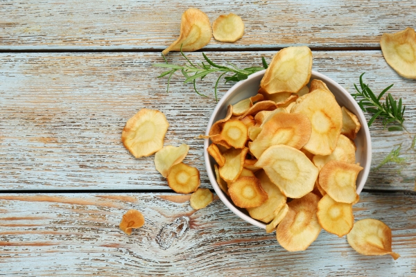 schaaltje met pastinaakchips