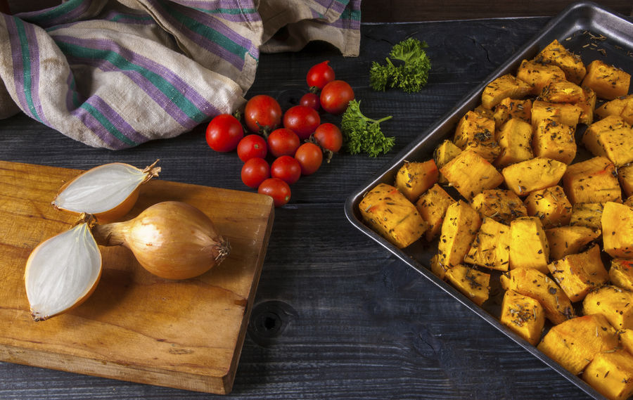 Pompoen met braadworst uit de oven