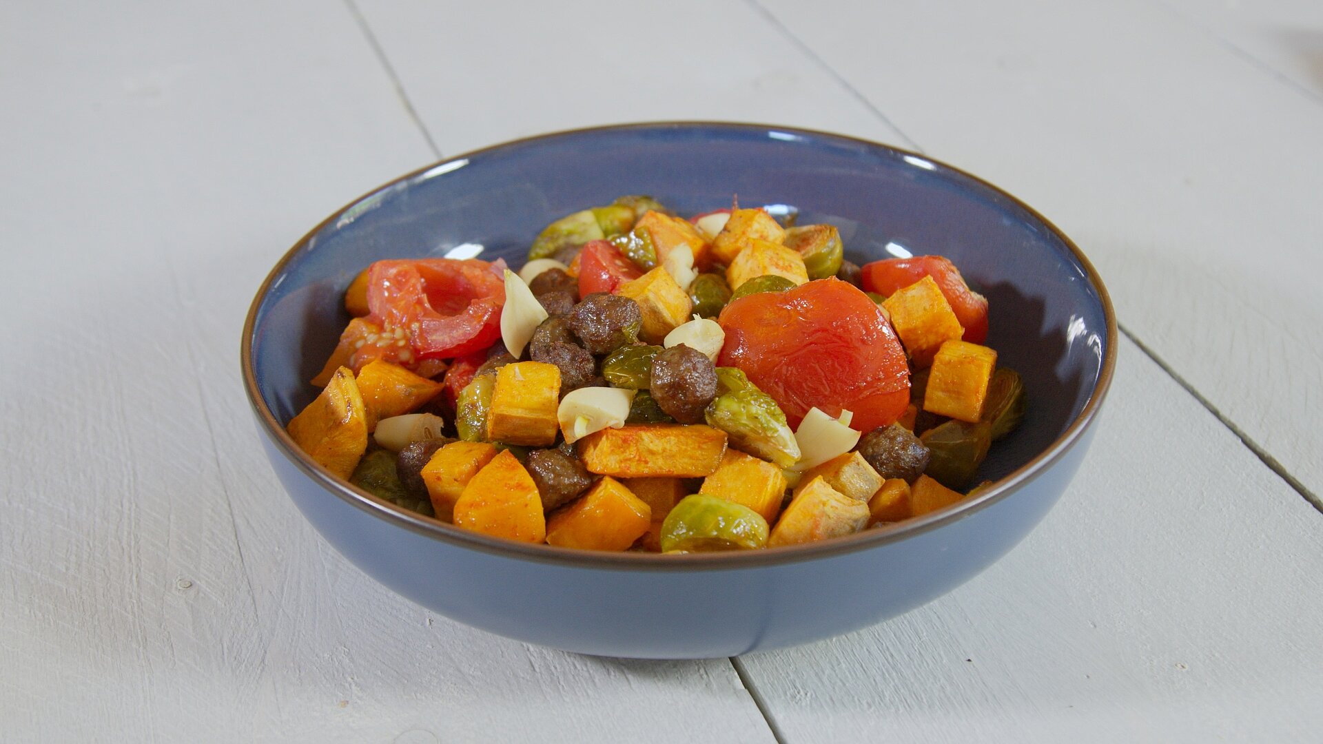 Traybake zoete aardappel en spruitjes