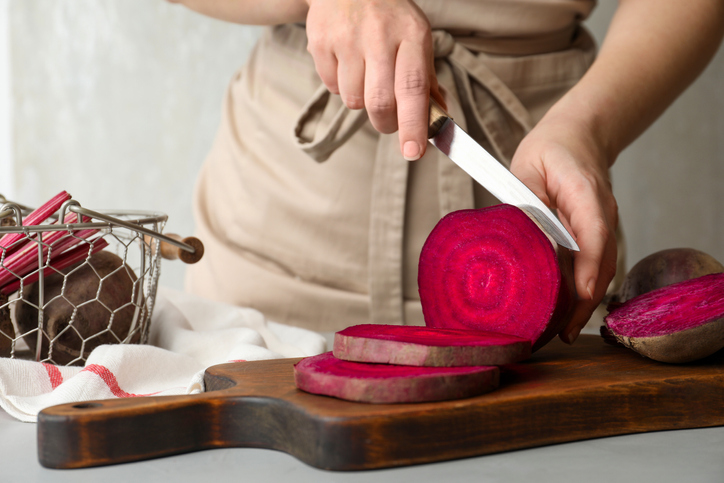 Waar of Niet waar: Door het eten van bieten kan je urine rood kleuren