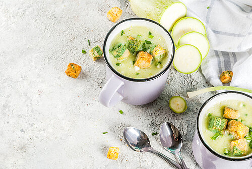 Courgettesoep met knoflookcroutons