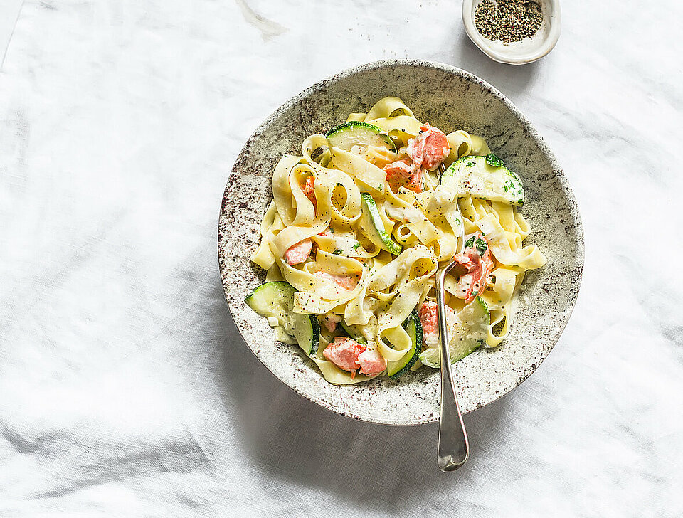 tagliatelle met zalm en courgette