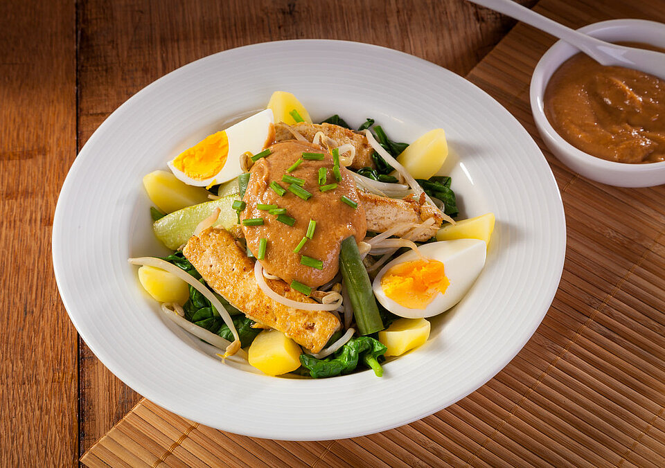 Gado gado met tempé