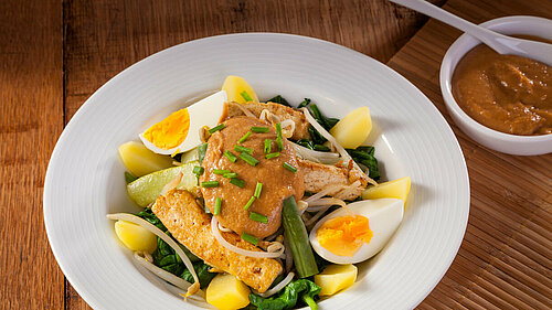 Gado gado met tempé