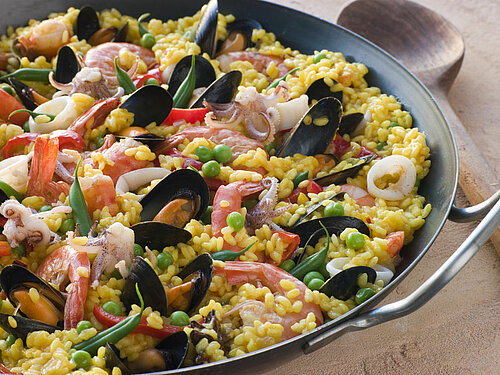 Paella met mosselen en garnalen Paella met mosselen en garnalen