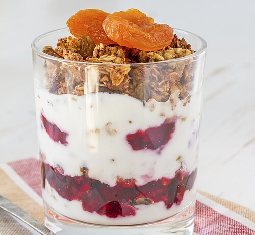 Laagjes ontbijt van Griekse yoghurt