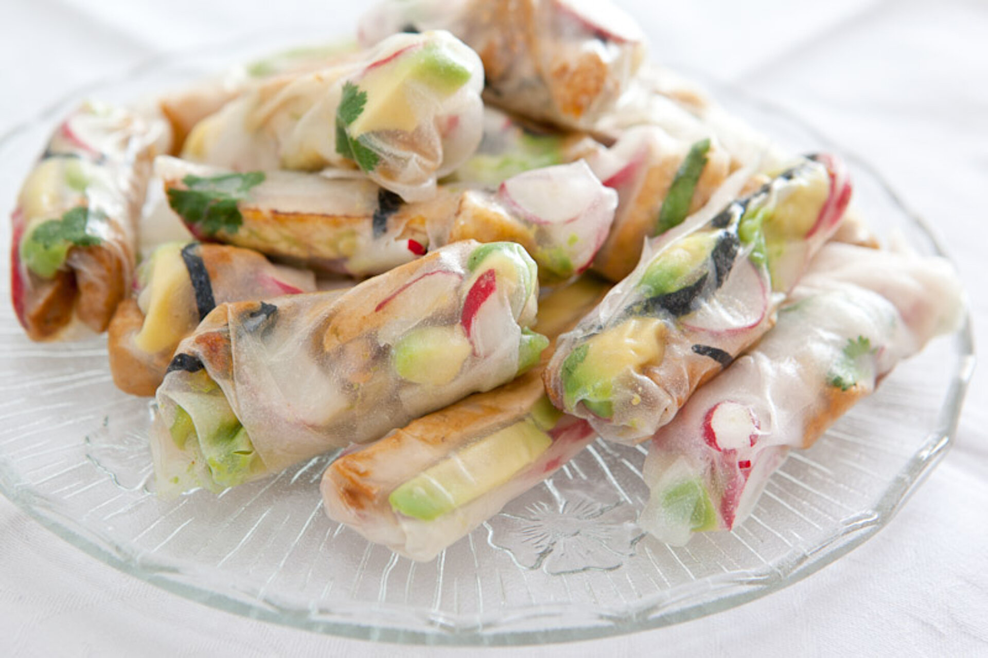 Rijstvelpakketje met radijs, avocado & tofu Rijstvelpakketje met radijs, avocado & tofu