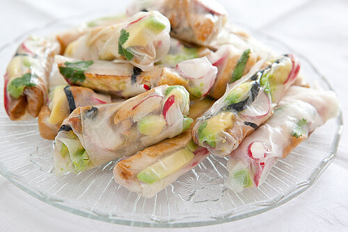 Rijstvelpakketje met radijs, avocado & tofu Rijstvelpakketje met radijs, avocado & tofu