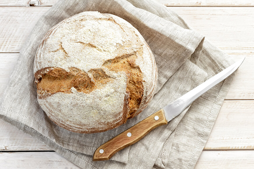 rustiek brood op plank