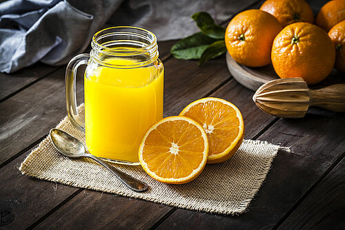 Hoe maak je limonadesiroop met weing suiker?
