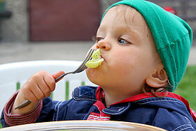 Kleuter eet