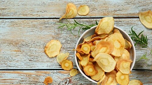 schaaltje met pastinaakchips
