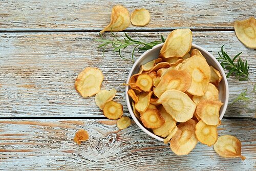 schaaltje met pastinaakchips