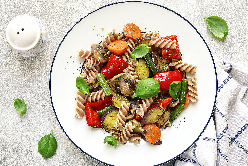 bord met gezonde pasta