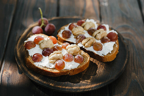 Ciabatta met ricotta en druiven