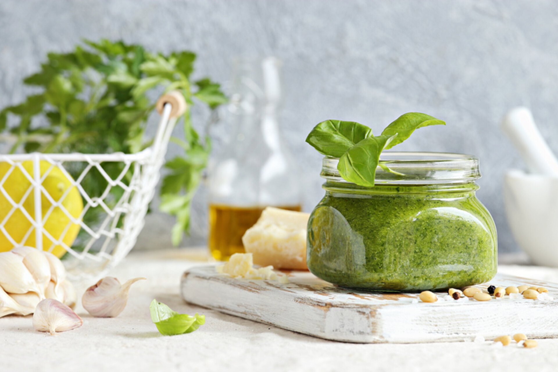 Restjes… Wat doe je met een restje pesto? Een potje met groene pesto