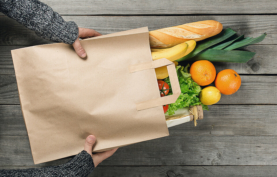 zak met boodschappen