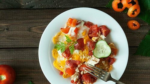 roerei met paprika en tomaat 