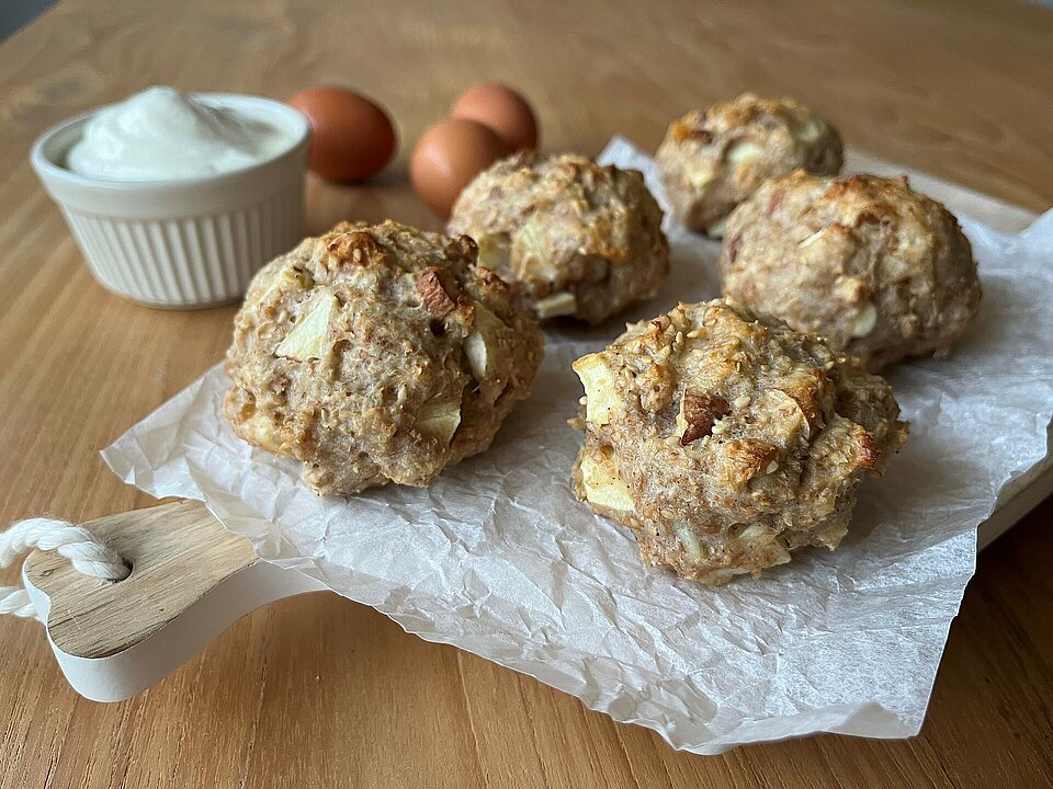 Kwarkbroodjes op een plank