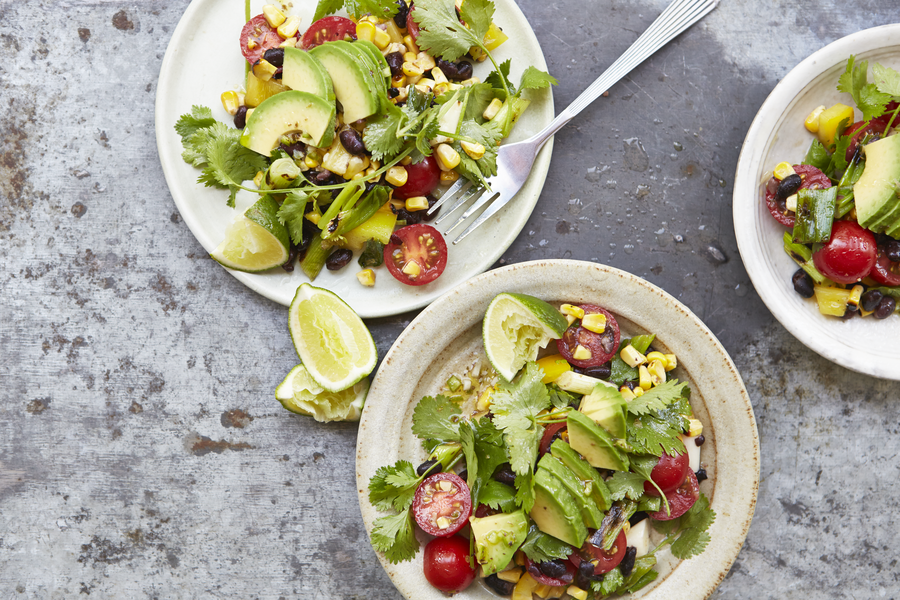 Geroosterde-maissalade met avocado en chili-limoendressing 