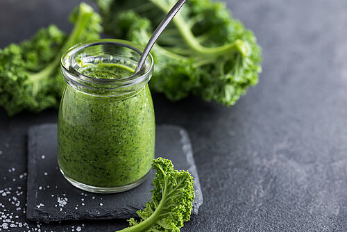 pesto in potje metboernekoolblad erbij