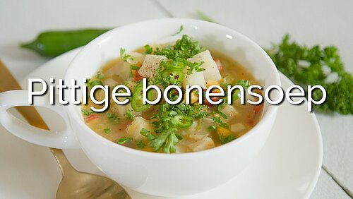 Bord vol bonensoep