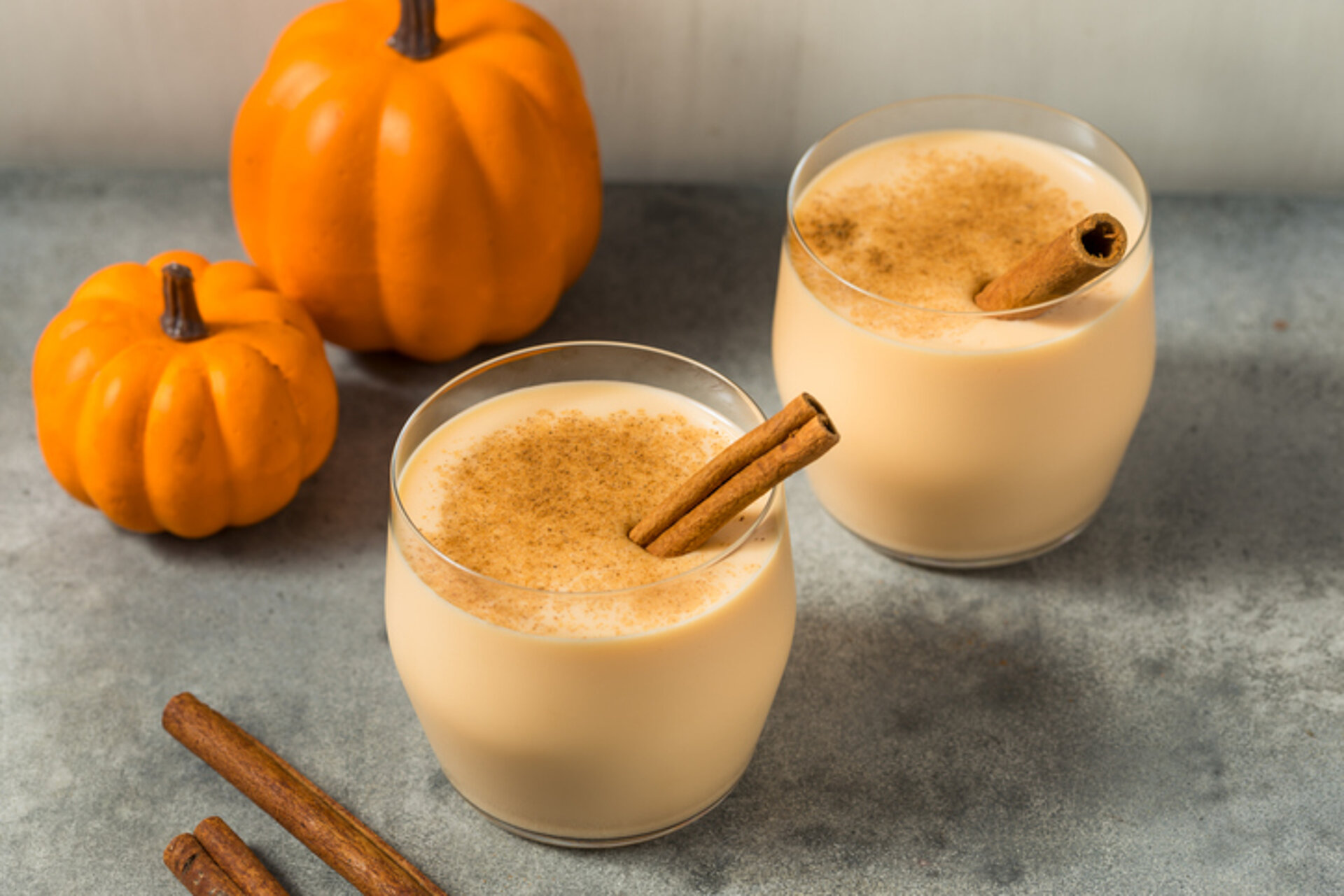 Hoe maak je pumpkin spice kruidenmix 2 glazen met pumpkin spice latte