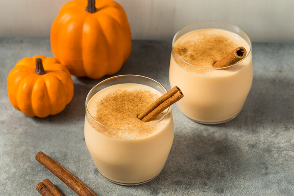 2 glazen met pumpkin spice latte