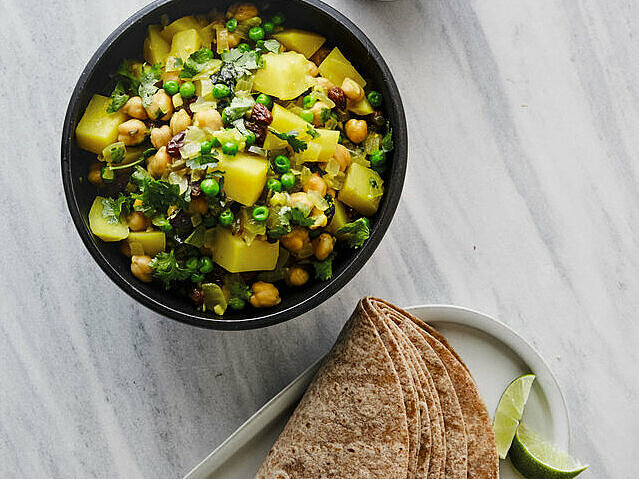 Kikkererwtencurry en munt-chilisaus 