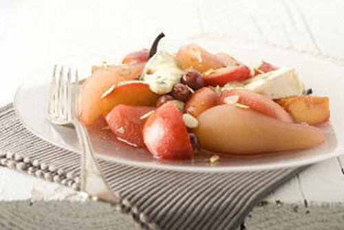 Salade van gestoofd fruit en blauwe kaas
