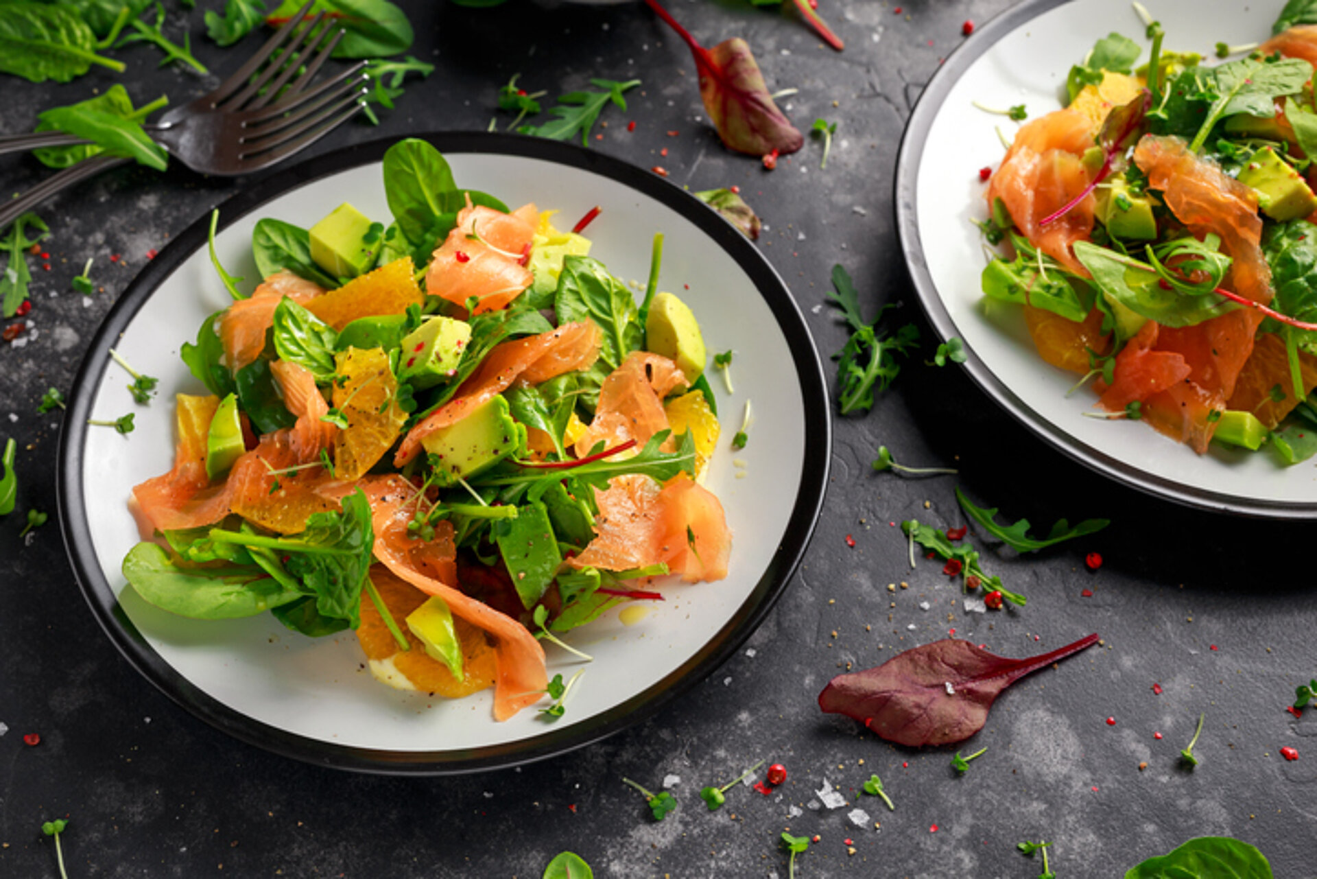 koolhydraatarm ontbijt salade zalm avocado