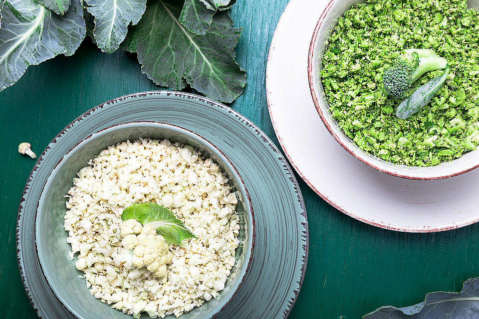 schaaltjes met bloemkool- en brccolirijst