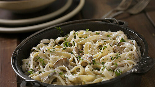 Romige pasta met bleekselderij en oesterzwammen