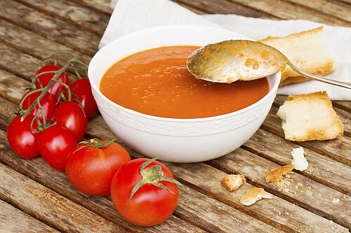 vega goulashsoep met paprika, tomaat