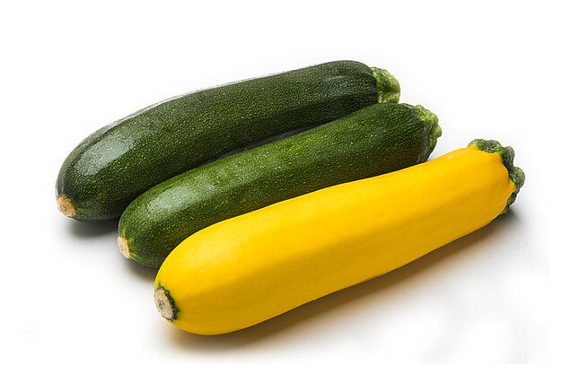 2 groene en 1 gele courgette