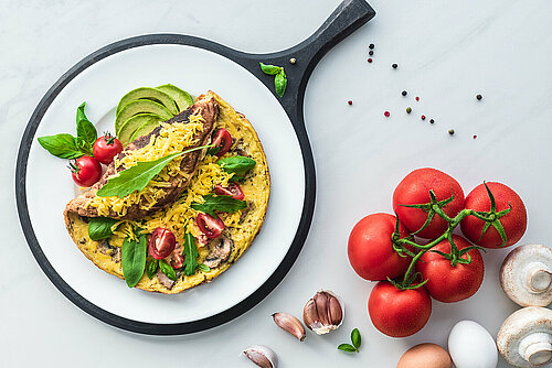 omelet met spinazie en tomaat