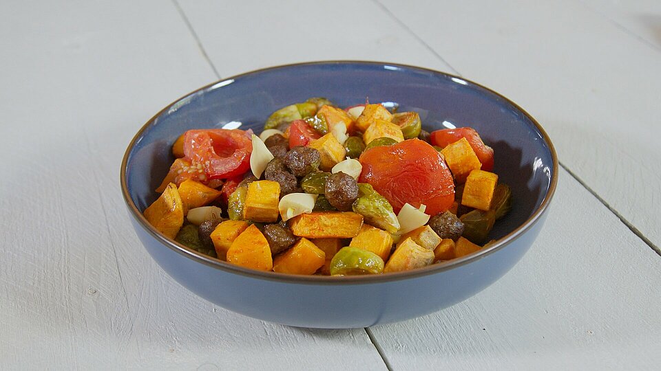 Traybake zoete aardappel en spruitjes