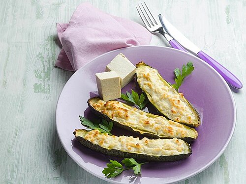 Courgette gevuld met kerrie-tahoe