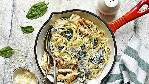 Pasta met kalkoenfilet en roomsaus