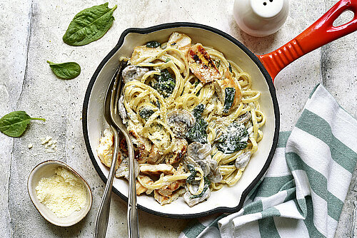 Pasta met kalkoenfilet en roomsaus